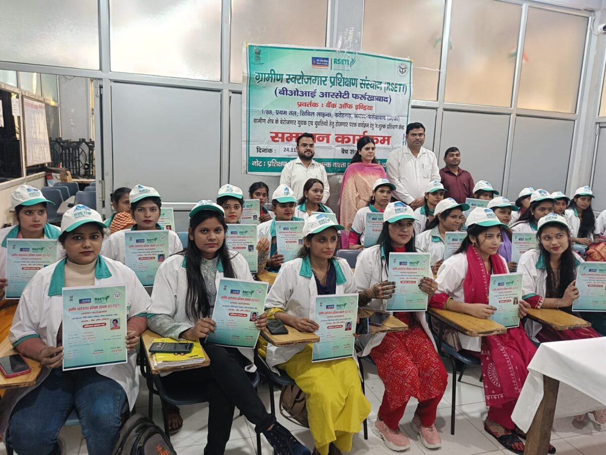 Farrukhabad news आयोजित पैंतीस दिवसीय ( लघु उद्यमी ) जूनियर ब्यूटी प्रैक्टिशनर प्रशिक्षण का हो गया समापन IMG 20251124 WA0139