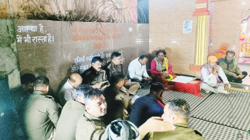 KAIMGANJ NEWS प्रभारी निरीक्षक कामिल खान ने कराया सुंदरकांड पाठ बड़ी संख्या में पहुंचे श्रद्धालु Picsart 25 11 09 16 16 38 023