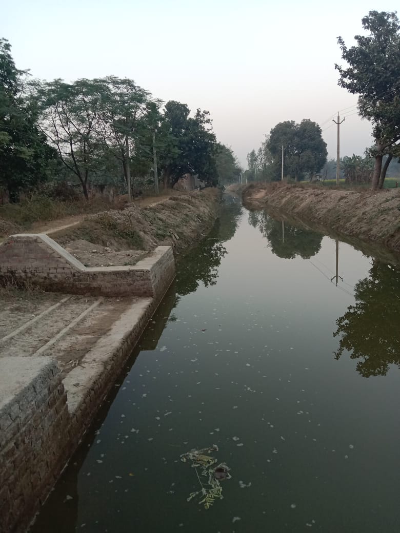 KAIMGANJ NEWS नहर में छोड़ा गया बहुत कम मात्रा में पानी , नहीं हो पा रही सिंचाई IMG 20251208 WA0289