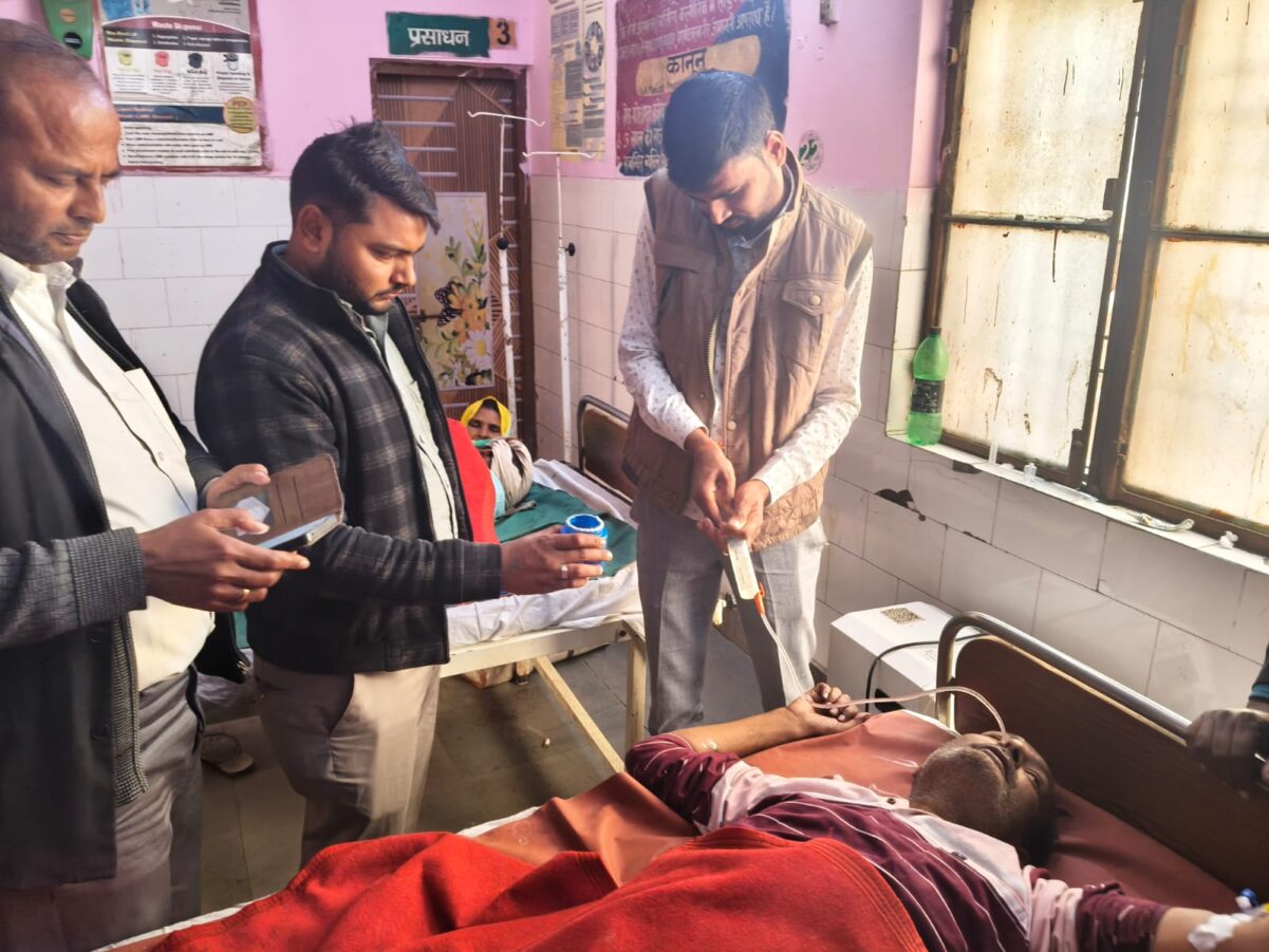 KAIMGANJ NEWS बीएलओ ने कीटनाशक पीकर आत्महत्या करने का असफल प्रयास किया ,जांच के आदेश IMG 20251210 WA0253