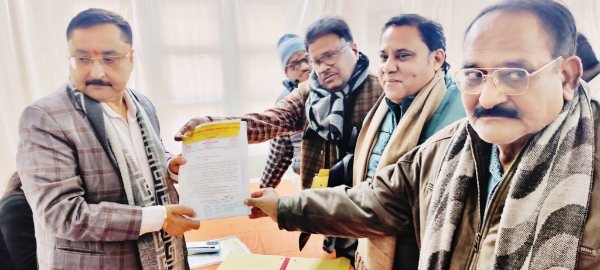 KAIMGANJ NEWS कायमगंज मंडी में दुकानों की नीलामी टली, व्यापारियों के विरोध पर दो सप्ताह के लिए स्थगन Picsart 25 12 23 19 17 49 684