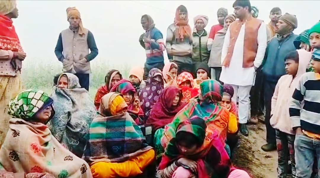 KAIMGANJ NEWS गोली मारकर की मजदूर की हत्या, शव खेत में फेंक -अज्ञात हत्यारे मौके से हुए फरार Picsart 25 12 25 13 22 57 054