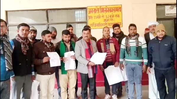 KAIMGANJ NEWS बीएलओ पर मतदाता सूची में हेरा फेरी कर गलत सूची बनाने का आरोप लगा की उप जिलाधिकारी से शिकायत Picsart 25 12 30 16 53 31 342