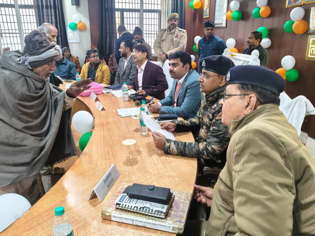 KAIMGANJ NEWS तहसील संपूर्ण समाधान दिवस में जलभराव से बिजली बिल तक गूंजीं समस्याएं, 50 शिकायतें दर्ज IMG 20260105 WA0247