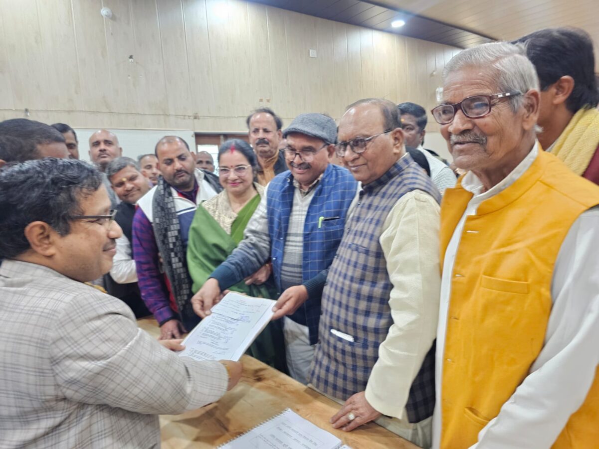 KAIMGANJ NEWS सहकारी ग्राम विकास बैंक चुनाव: लालाराम शाक्य ने दाखिल किया नामांकन, निर्विरोध निर्वाचन तय IMG 20260120 WA0233