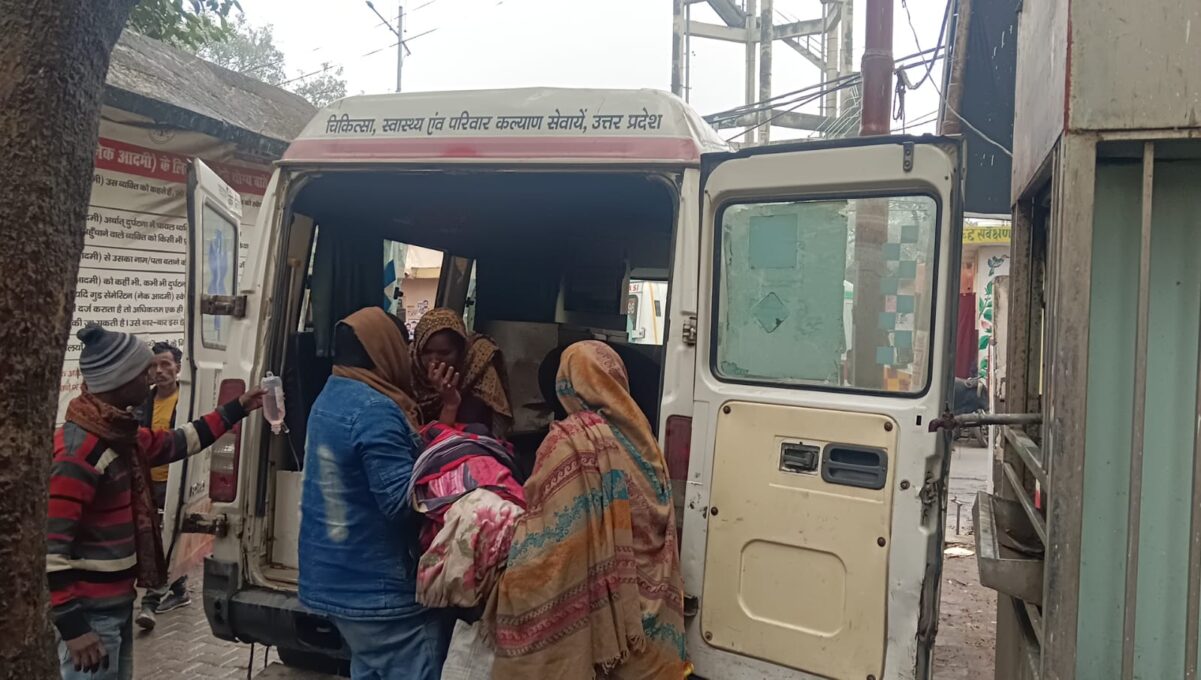 KAIMGANJ NEWS रसोई गैस सिलेंडर में लगी आग पति पत्नी झुलसे IMG 20260128 WA0236