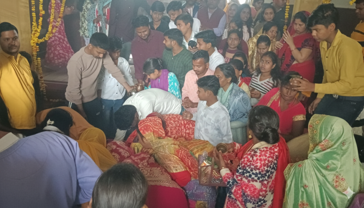 KAIMGANJ NEWS प्राचीन शिव मंदिर सोन सर्वा पर जलाभिषेक हेतु उमड़ा भक्तों का सैलाव 1771164627908