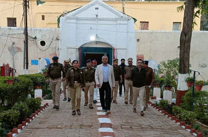 Farrukhabad news कैदियों को मिले बेहतर भोजन और सुविधाएं” IMG 20260209 WA0290