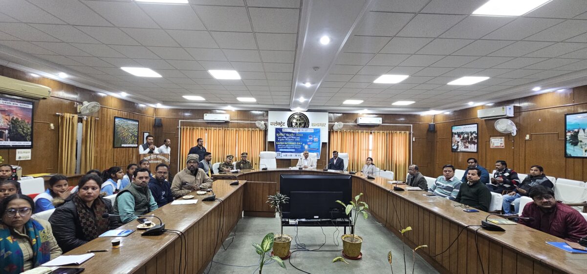 Farrukhabad news सुरक्षित इंटरनेट दिवस अवसर पर आयोजित जागरूकता कार्यशाला में डिजिटल ठगी से बचाव के दिए गए टिप्स IMG 20260210 WA0280