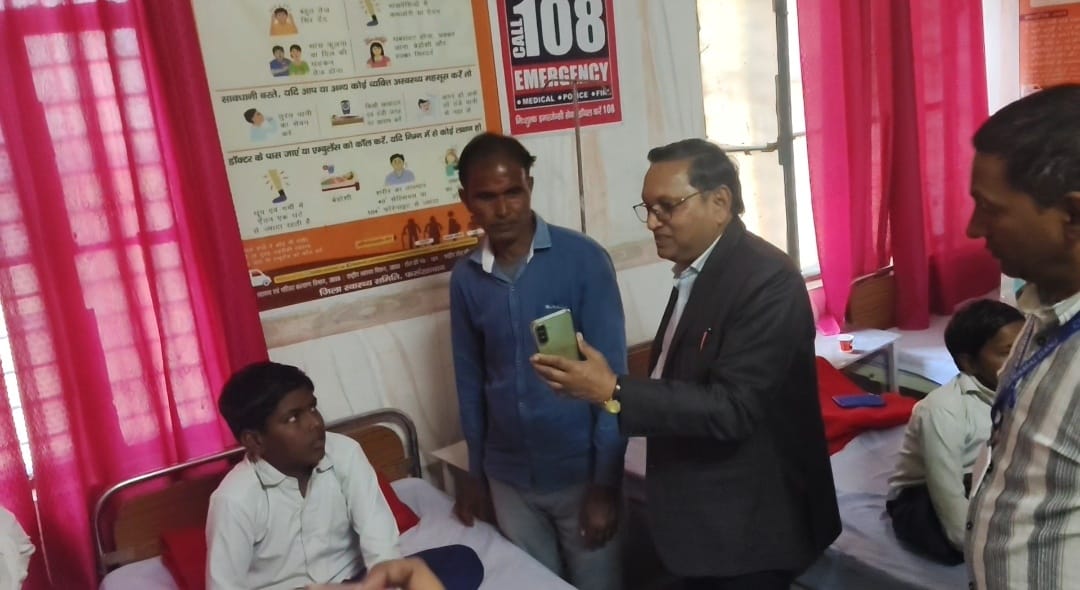 Farrukhabad news कृमि मुक्ति अभियान बना दहशत — दवा खाते ही 70 बच्चों की तबीयत बिगड़ी, स्कूल में मचा कोहराम IMG 20260210 WA0294