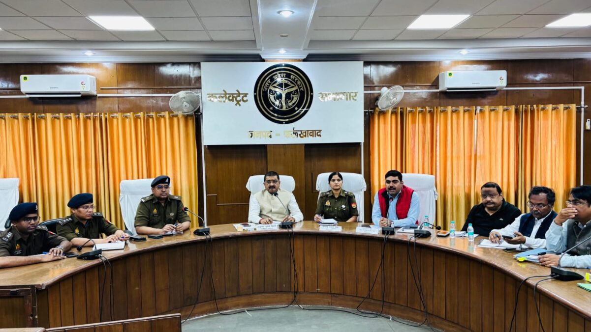 Farrukhabad news होली, रमजान व ईद को लेकर प्रशासन सख्त, शांति कमेटी बैठक में दिए गए कड़े निर्देश नई परंपरा नहीं, नई जगह नहीं—अमन-चैन से त्योहार मनाने की अपील IMG 20260223 WA0397