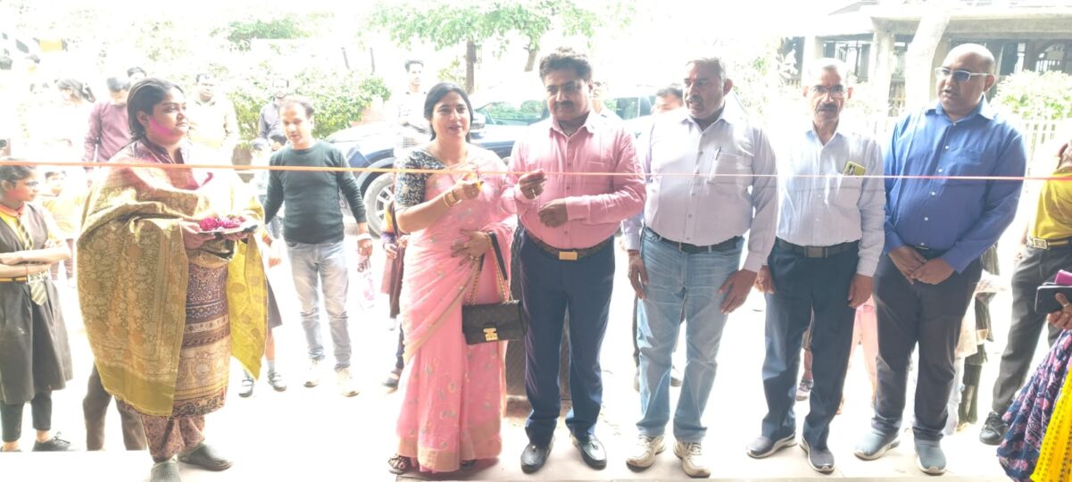 KAIMGANJ NEWS गायत्री विद्यापीठ में सजा 'होली मेला', नन्हे शेफ्स के जायके ने जीता दिल; पुखराज डागा ने बढ़ाया बच्चों का उत्साह IMG 20260228 WA0372