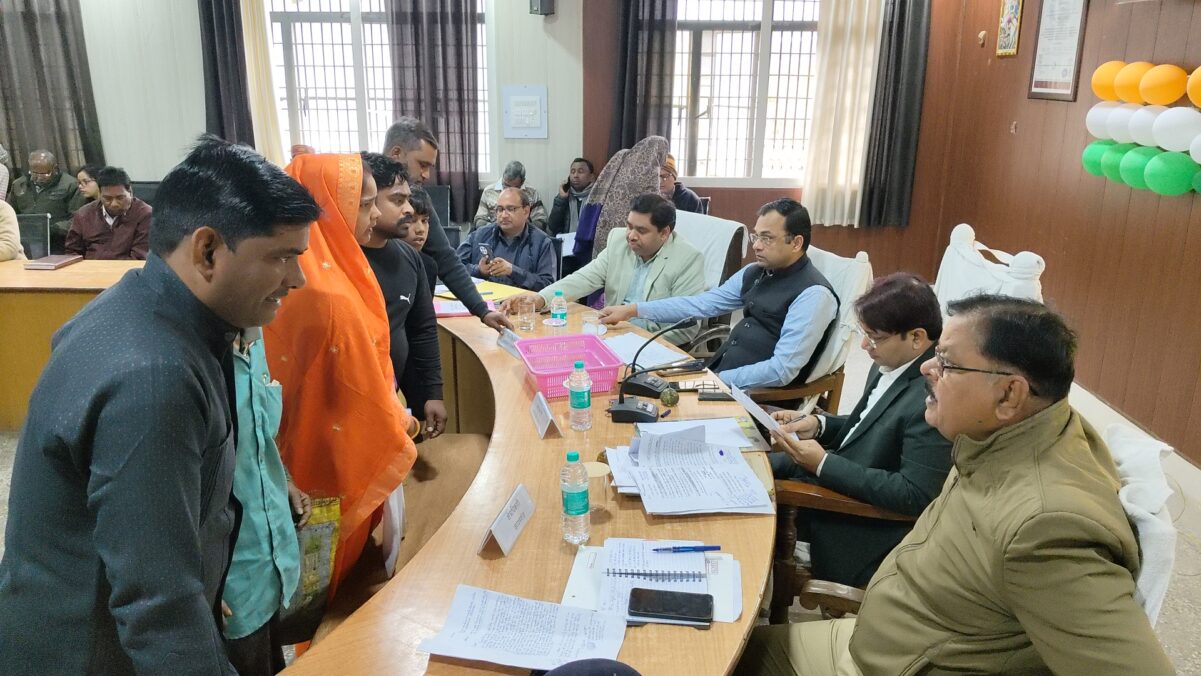 KAIMGANJ NEWS देव स्थल पर कब्जा व एसआईआर सहित समाधान दिवस में की गई 95 शिकायतों में से10 का कराया गया निस्तारण IMG 20260207 120239