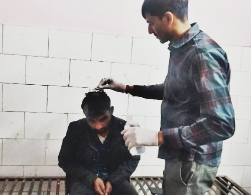 KAIMGANJ NEWS चलती ट्रेन में लूट के बाद युवक को नीचे फेंका, पटरी किनारे लहूलुहान मिला — कंपिल स्टेशन के पास सनसनी Picsart 26 02 13 04 12 59 435