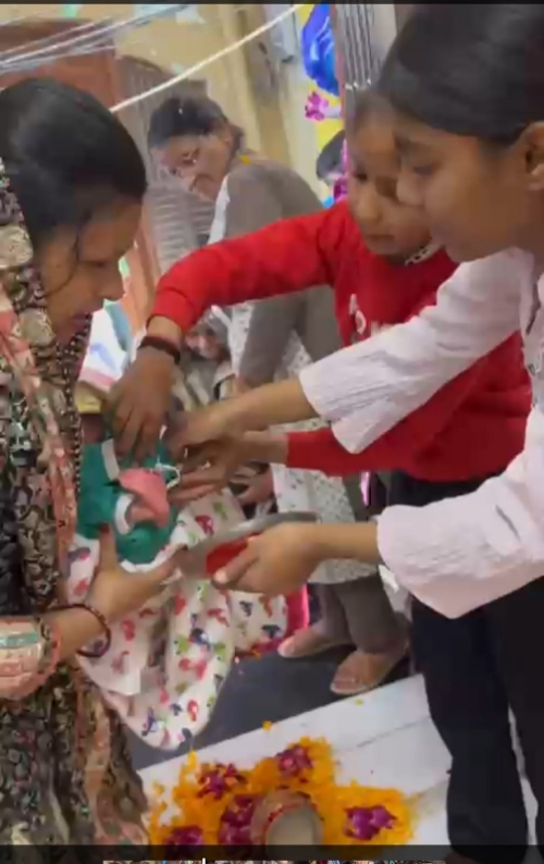 KAIMGANJ NEWS बेटा - बेटी एक समान का जीवंत प्रमाण बना परिवार में प्रथम संतान के रूप में जन्मी कन्या Picsart 26 02 13 17 07 03 426