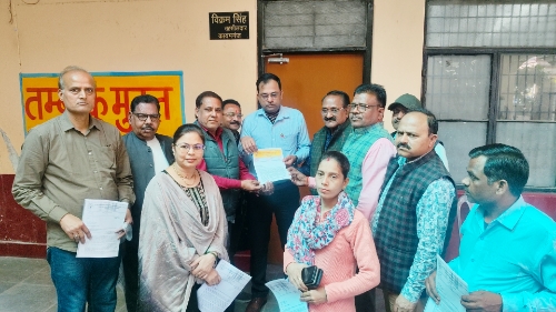 KAIMGANJ NEWS खाद्य एक्ट की विसंगतियों के विरुद्ध व्यापारियों ने आक्रोश व्यक्त कर समाधान की मांग करते हुए सौंपा ज्ञापन Picsart 26 02 17 22 21 45 773