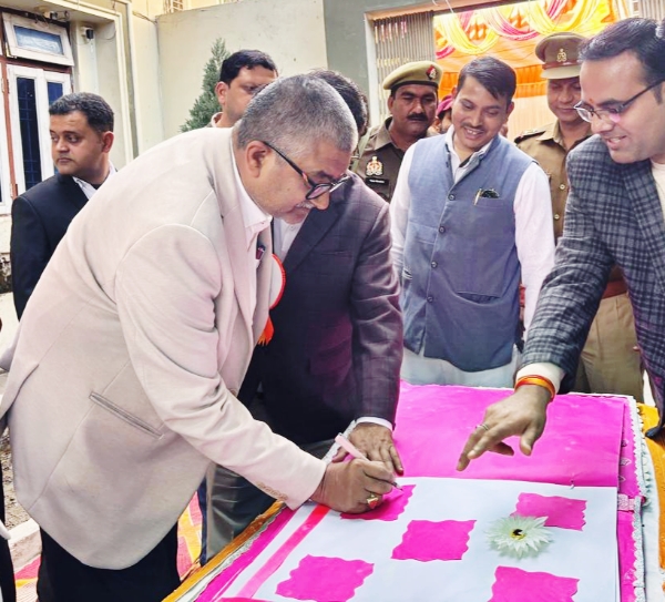 KAIMGANJ NEWS नन्हे वैज्ञानिकों का कमाल: कार्बाइड गन से लेकर लाइट फिडेलिटी तक, डीएम ने की खुलकर सराहना Picsart 26 02 19 19 44 50 161