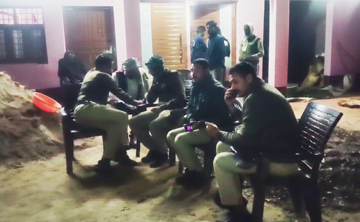 KAIMGANJ NEWS अज्ञात वाहन की टक्कर से बाइक सवार की हुई मौके पर ही दर्दनाक मौत Picsart 26 02 20 09 45 44 431