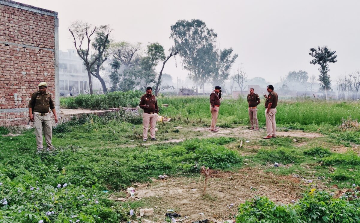 KAIMGANJ NEWS जिजपुरा कांड से हड़कंप: झुलसी युवती जिंदगी–मौत से जूझ रही, पुलिस पहरे में केजीएमयू रेफर Picsart 26 02 26 05 23 37 865