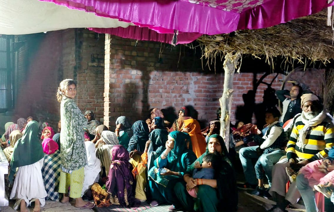 KAIMGANJ NEWS सड़क पर 'काल' बनकर दौड़ा अज्ञात वाहन: दिल्ली से घर लौट रहे तीन चिराग बुझे, कोहराम IMG 20260305 WA02051