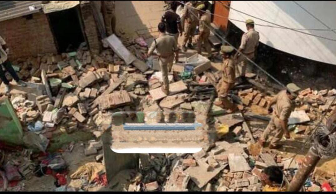 Uttar Pradesh news वाराणसी में सिलेंडर ब्लास्ट से मकान ढहा, दो की मौत, दो घायल IMG 20260324 WA0321