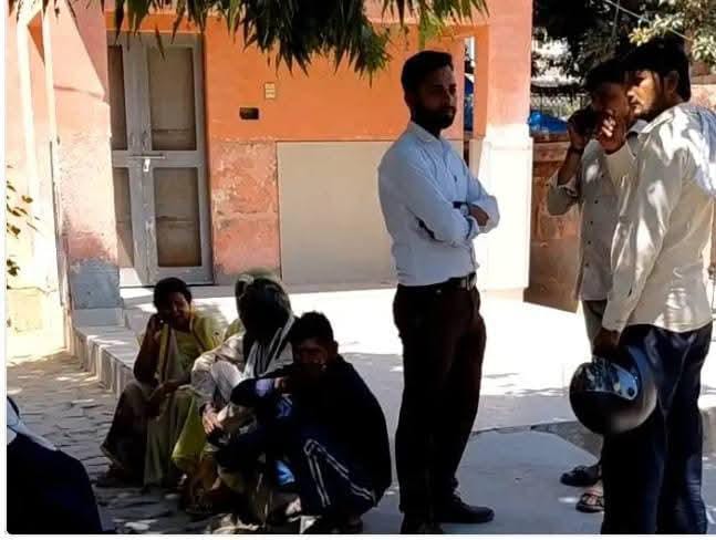 KAIMGANJ NEWS खेत की बुवाई के लिए बीज लेने निकले किसान की सड़क हादसे में मौत, परिवार में मचा कोहराम IMG 20260325 WA0415