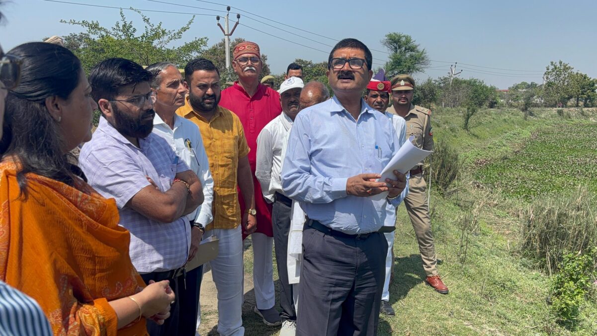 Farrukhabad news ₹2.41 करोड़ की योजना से चमकेगी कुठला झील: डीएम ने दी सख्त चेतावनी—प्रकृति को नुकसान नहीं, तय समय में दिखे असर IMG 20260326 WA0148