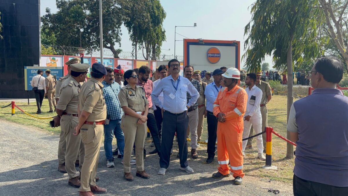 Farrukhabad news फर्रुखाबाद में गैस प्लांट पर मॉक ड्रिल: - आपदा से निपटने की तैयारियों का लिया गया जायजा IMG 20260328 WA0217