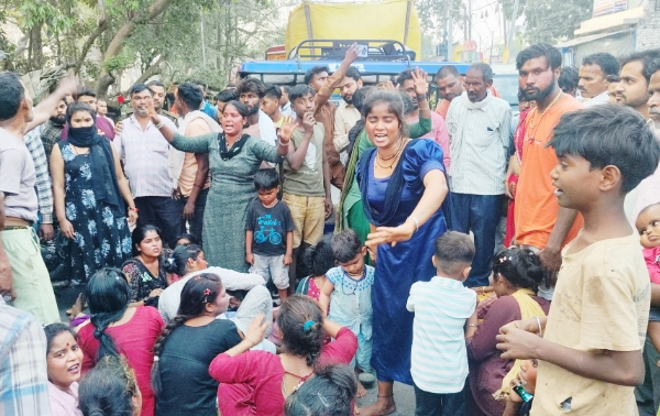 KAIMGANJ NEWS इंसाफ के नाम पर 'सड़क पर गदर': बेकसूर को पीटा, कपड़े फाड़े; कायमगंज पुलिस ने दिखाई सख्ती, तब शांत हुआ मामला Picsart 26 03 08 06 12 19 984