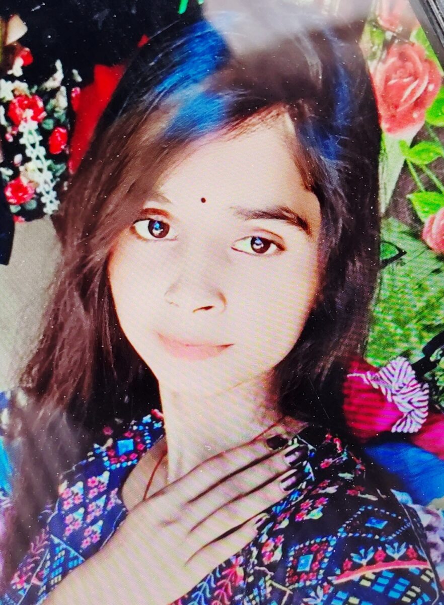 KAIMGANJ NEWS शादी से पहले ही मिट गई रेशमा की जिंदगी: रेलवे ट्रैक पर मिला 19 वर्षीय युवती का क्षत-विक्षत शव, नकदी-जेवर गायब होने से बढ़ा रहस्य Picsart 26 03 10 04 08 23 673