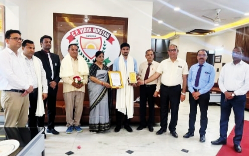 KAIMGANJ NEWS सीपीवीएन के पूर्व छात्र ने यूपीएससी में लहराया परचम, विद्यालय परिवार ने किया सम्मानित Picsart 26 03 13 18 42 45 025