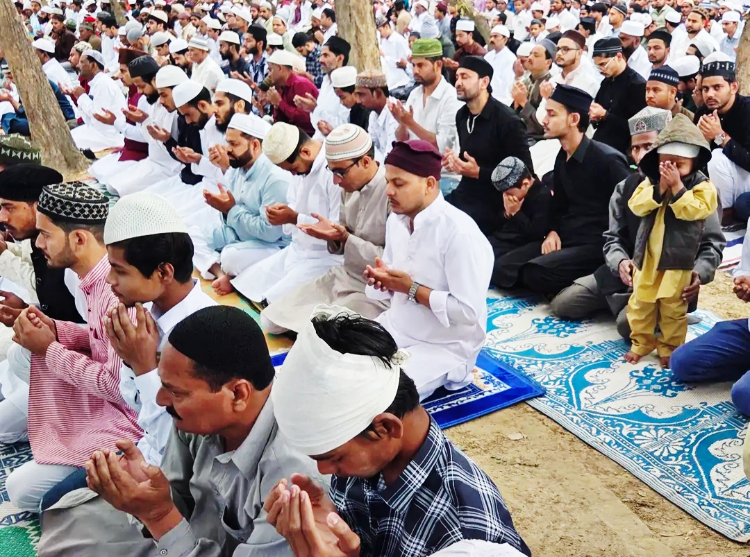 KAIMGANJ NEWS ईद-उल-फितर पर कायमगंज में नजर आयी भाईचारे की मिसाल - Picsart 26 03 21 11 12 45 779