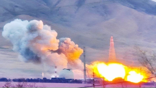 world news ईरान बनाम इजरायल-अमेरिका: परमाणु ठिकानों पर तेज हुए हवाई हमले Picsart 26 03 28 16 19 21 548