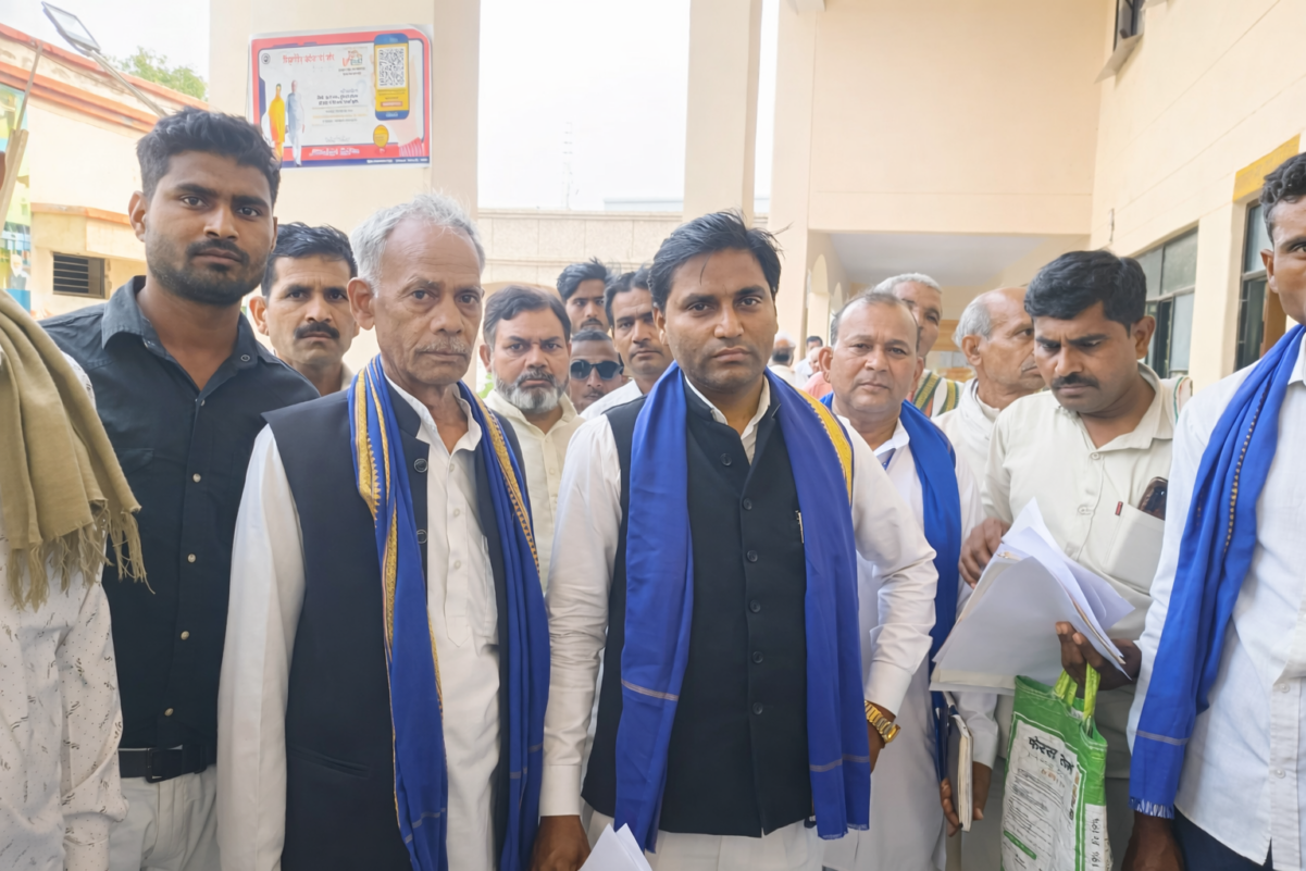 KAIMGANJ NEWS गरीब द्वारा खरीदी जमीन पर दबंगों ने किया अबैध कब्जा, न्याय के लिए जिलाधिकारी की चौखट पर पहुंचा पीड़ित की पीड़ा बताने महासंघ file 00000000e5b072089d261ad14daee0c0