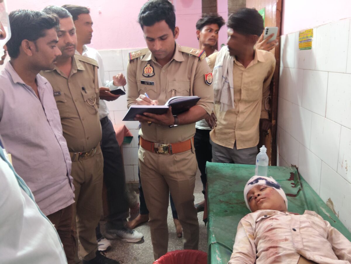 KAIMGANJ NEWS मौत बनकर दौड़ा डंपर: दो मासूम भाइयों को रौंदा, पुलिया पर लटका डंपर IMG 20260401 WA0247