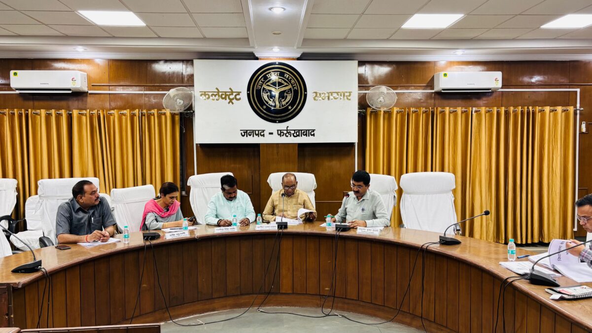 Farrukhabad news फर्रुखाबाद में सड़क विकास को मिलेगी नई गति, बर्ष 2026-27 की योजनाओं की हुई समीक्षा बैठक IMG 20260409 WA0347