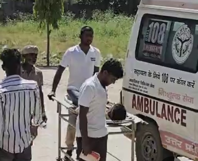 Farrukhabad news इटावा-बरेली हाईवे पर भीषण टक्कर: जीजा-साले समेत तीन घायल, एक की हालत गंभीर IMG 20260413 WA0234