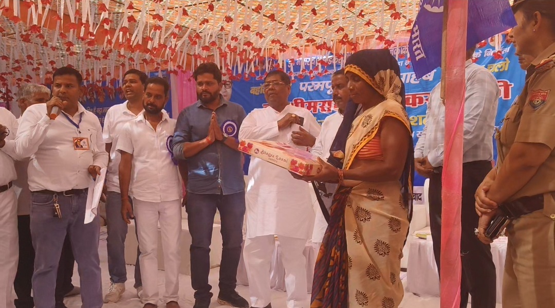 Farrukhabad news फर्रुखाबाद में धूमधाम से मनाई गई डॉ. भीमराव अंबेडकर की 135वीं जयंती, श्रद्धांजलि से लेकर सेवा कार्यक्रमों तक दिखा उत्साह IMG 20260414 WA0509