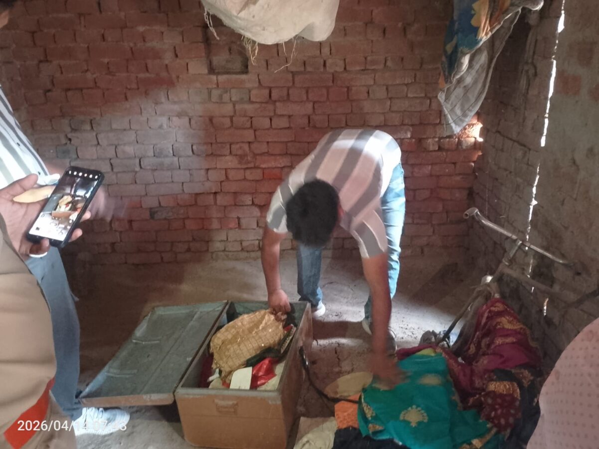 Farrukhabad news प्रवासियों के सूने घर बने चोरों का आसान निशाना, जेवरात लेकर फरार त्यौरखास में चोरी की वारदात से दहशत, IMG 20260414 WA0606