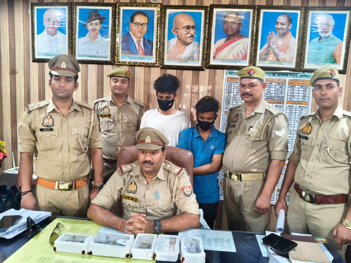 KAIMGANJ NEWS खास खबर: बगल में चोर और शहर में शोर बर्थडे पार्टी' में गया था कारोबारी का परिवार, पड़ोसियों ने 'छत' के रास्ते तिजोरी पर किया हाथ साफ IMG 20260420 WA0382