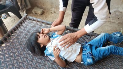 Farrukhabad news मकान का छज्जा बना मौत का जाल: दो मासूम दबे मलबे में, एक की हालत नाजुक IMG 20260421 WA0271