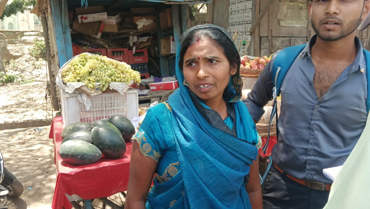 KAIMGANJ NEWS ब्लाउज से 'पार' कर दिया जेवरों भरा पर्स: टैक्सी में झपकी पड़ते ही शातिर टप्पेबाजों ने किया हाथ साफ IMG 20260422 WA0419