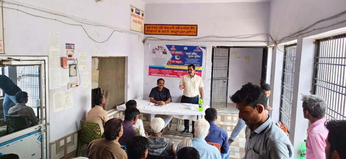 Farrukhabad news होमगार्ड भर्ती परीक्षा संपन्न कराने को लेकर प्रशासन अलर्ट , दी चेतावनी अधिक किराया वसूला तो नपेगा वाहन चालक / संचालक - एआरटीओ ने जारी किए कड़े निर्देश IMG 20260424 WA02741