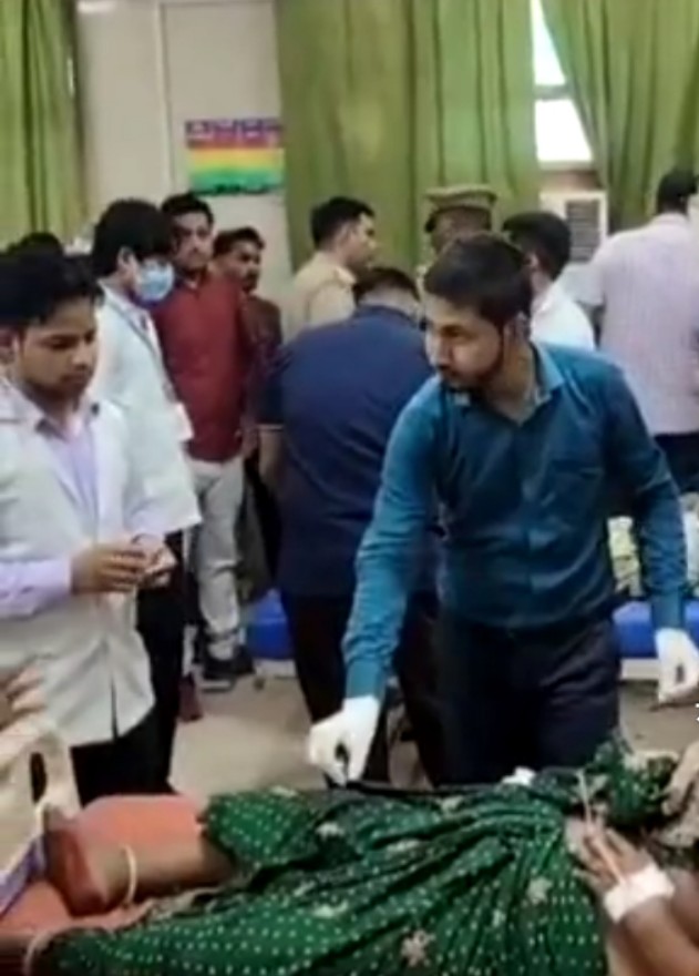 Farrukhabad news ओवरलोड ऑटो बना मौत का सफर: डीसीएम से भीषण भिड़ंत में मासूम समेत तीन की दर्दनाक मौत IMG 20260427 WA0276