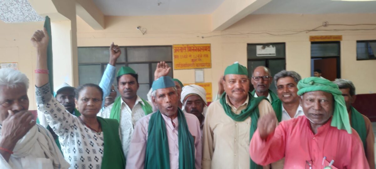 KAIMGANJ NEWS कायमगंज तहसील में किसानों का फूटा गुस्सा: भ्रष्टाचार, लापरवाही और अव्यवस्था के खिलाफ सौंपा ज्ञापन IMG 20260428 WA0146