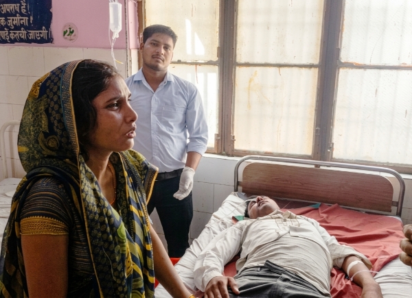 KAIMGANJ NEWS थाना परिसर में जहरकांड से मचा हड़कंप! मारपीट के बाद न्याय न मिलने से आहत युवक ने उठाया खौफनाक कदम Picsart 26 04 06 17 15 29 880