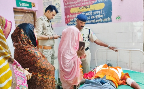 KAIMGANJ NEWS रेलवे ट्रैक पर बड़ा हादसा: ड्यूटी के दौरान की-मैन ( रेलवे कर्मी ) मालगाड़ी की चपेट में आकर गंभीर घायल Picsart 26 04 08 16 54 34 514