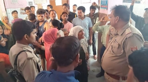 KAIMGANJ NEWS जौरा रोड बना रणक्षेत्र: खूनी संघर्ष में युवक की मौत, अस्पताल में फूटा गुस्सा Picsart 26 04 12 20 11 26 201