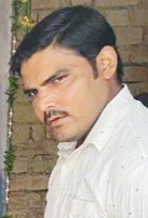 Farrukhabad news तेज रफ्तार कार का कहर: बाइक सवार पिता की दर्दनाक मौत, बेटे के सामने तड़पता रहा शव—ग्रामीणों ने लगाया जाम” Picsart 26 04 14 05 45 19 458