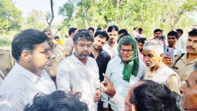 KAIMGANJ NEWS ЁЯФе рд╣рдЬрд░рддрдкреБрд░ рдореЗрдВ тАШрдкреНрд░рддрд┐рдорд╛тАЩ рдкрд░ рдЯрдХрд░рд╛рд╡: рд╡рд┐рд╡рд╛рджрд┐рдд рдЬрдореАрди рдмрдиреА рддрдирд╛рд╡ рдХрд╛ рдХреЗрдВрджреНрд░, рдкреБрд▓рд┐рд╕ рдиреЗ рд╕рдВрднрд╛рд▓рд╛ рдореЛрд░реНрдЪрд╛ ЁЯФе Picsart 26 04 15 22 19 22 688